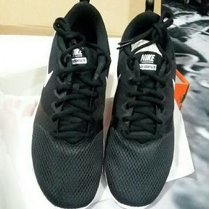 Womens Nike Flex Essential Trainer Size 8.5